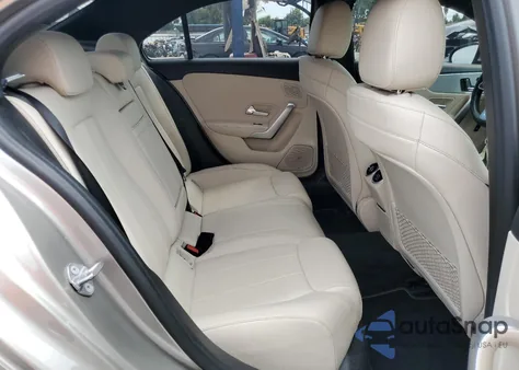 2020 Mercedes-Benz A 220 z USA, uszkodzony, nr VIN W1K3G4EB7LW044417